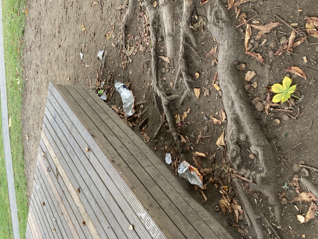 Odpadky a flašky od alkoholu