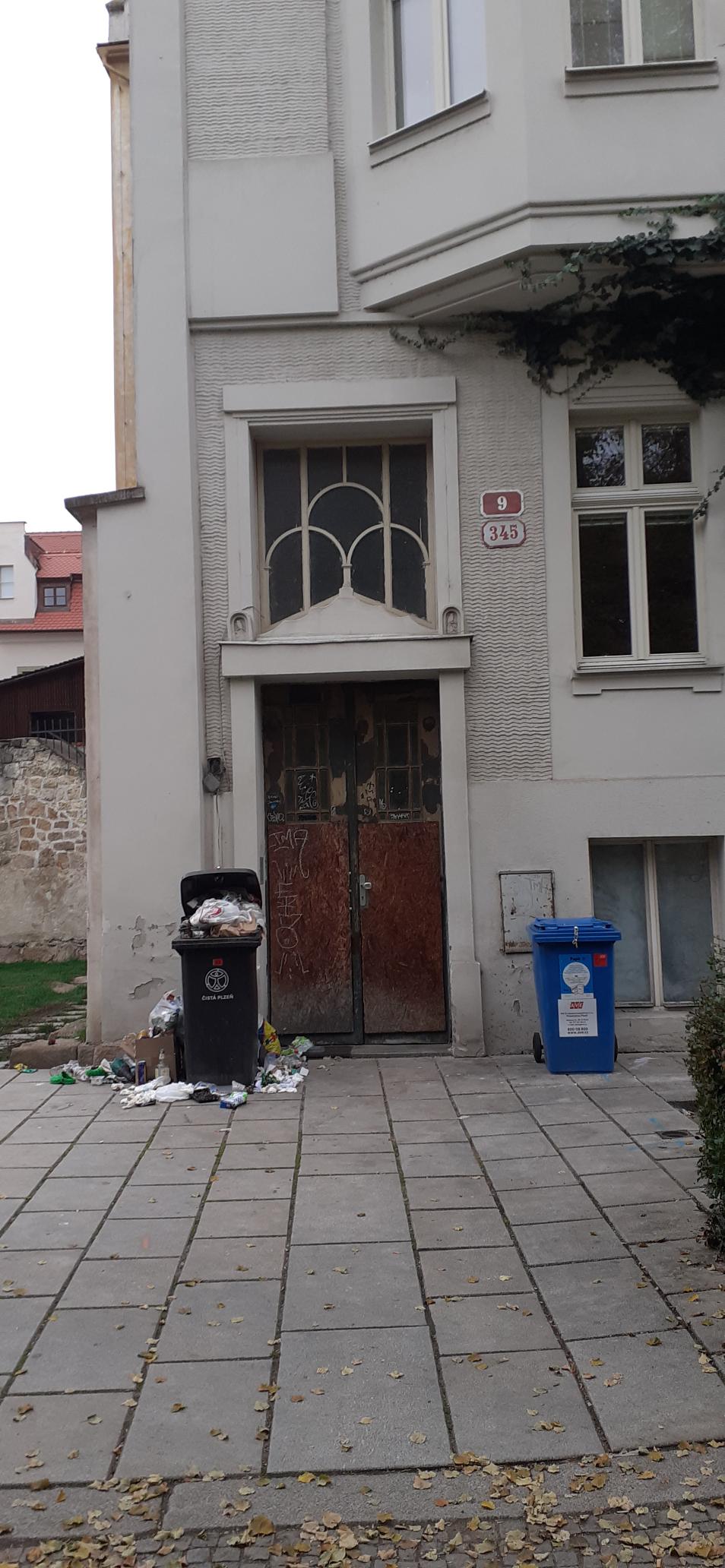 Nedostatečný objem popelnice