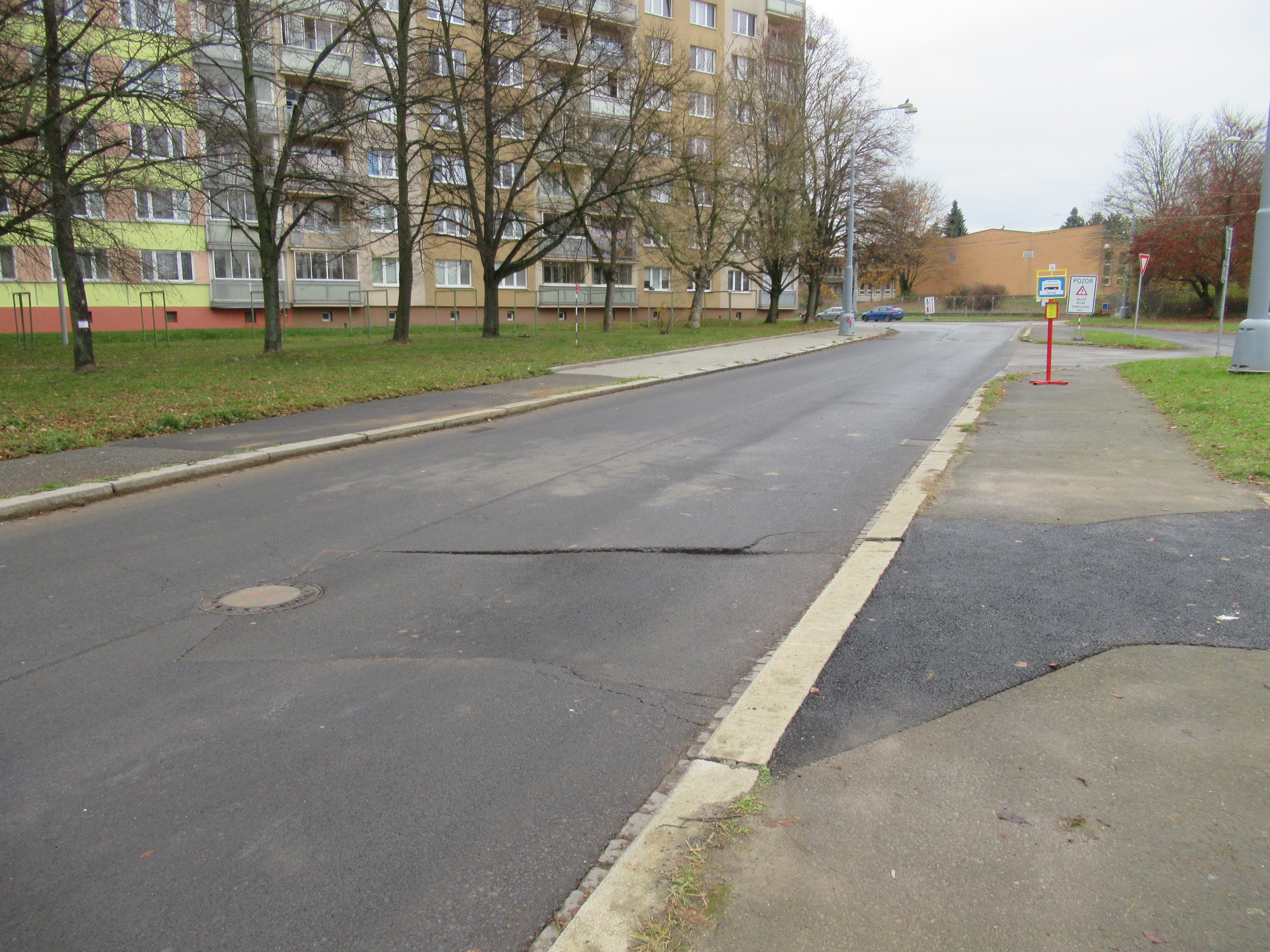 Propadající se překop silnice