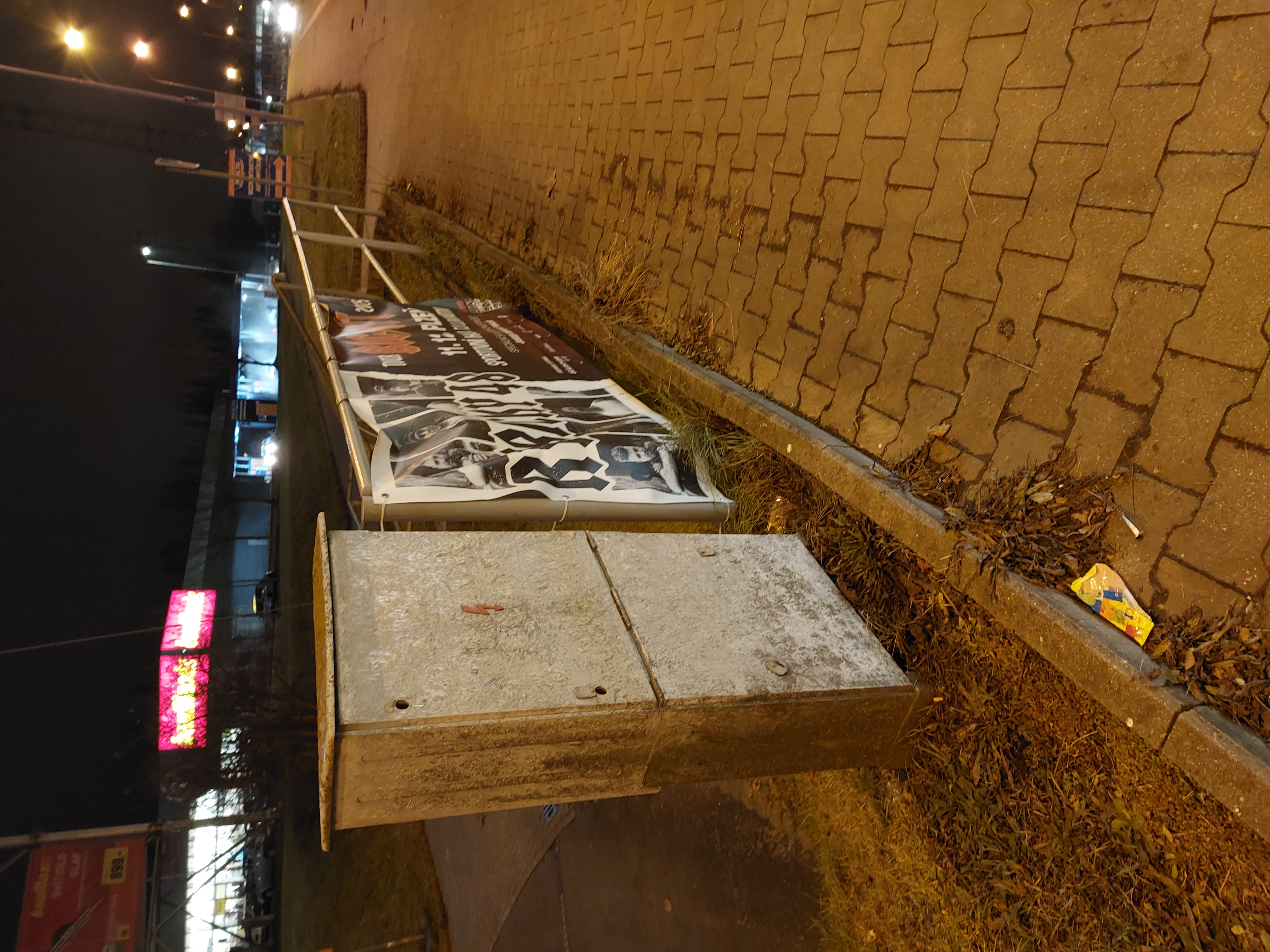 Nelegální reklamní plachta