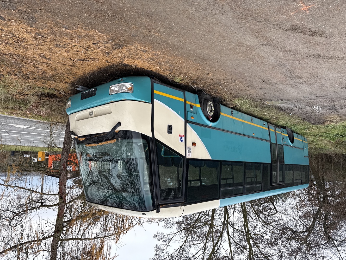 odstavený vrak autobusu