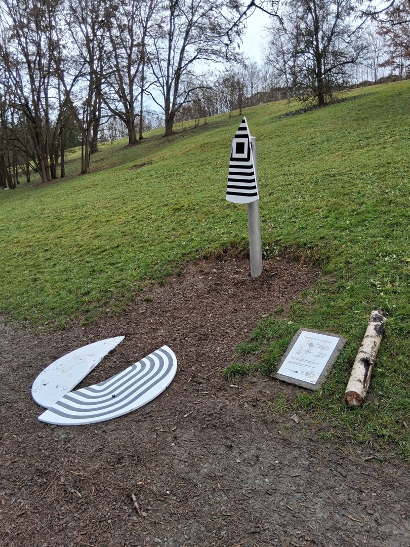 poškozený hypnotický prvek