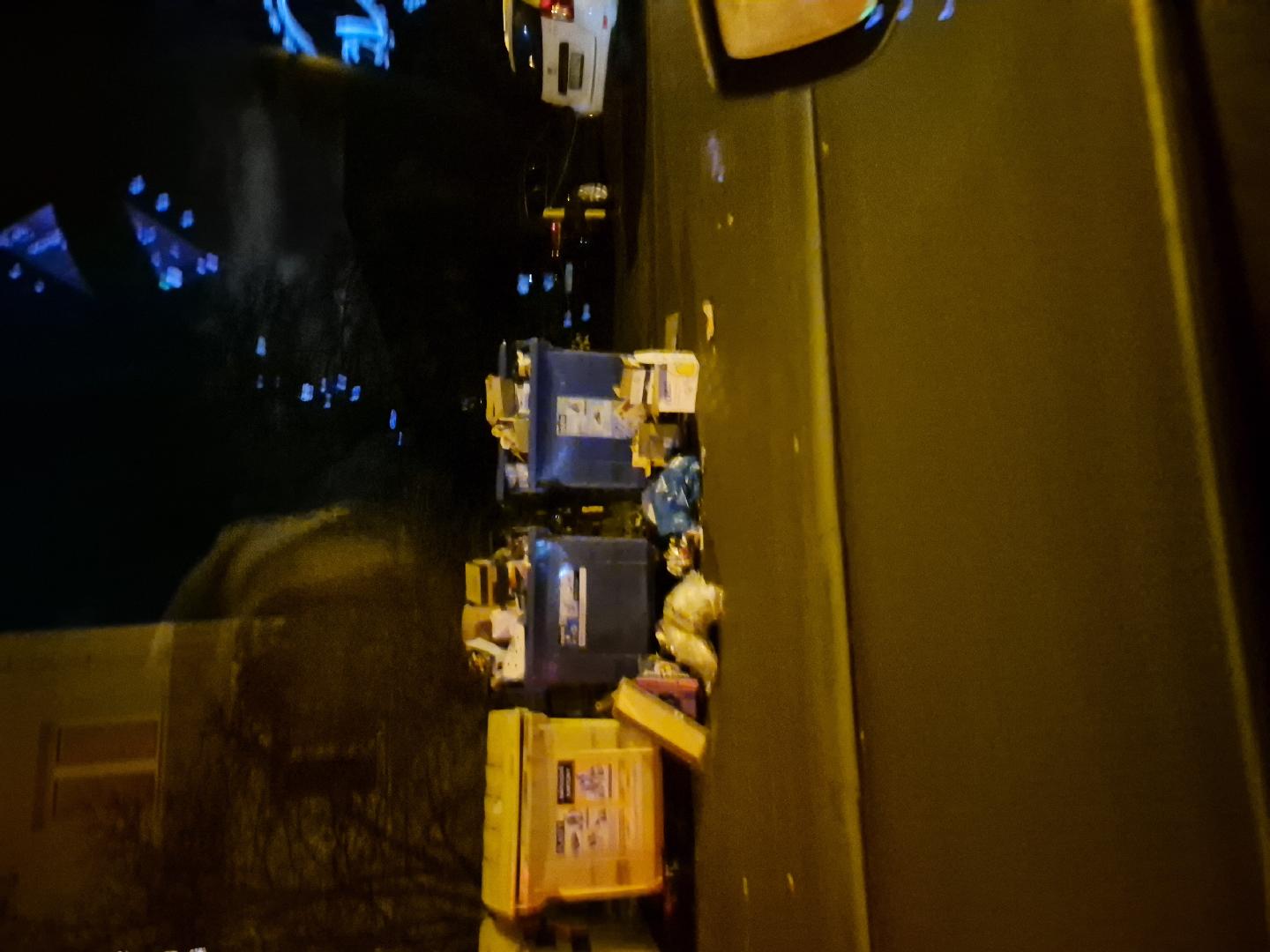 Přeplněné kontejnery