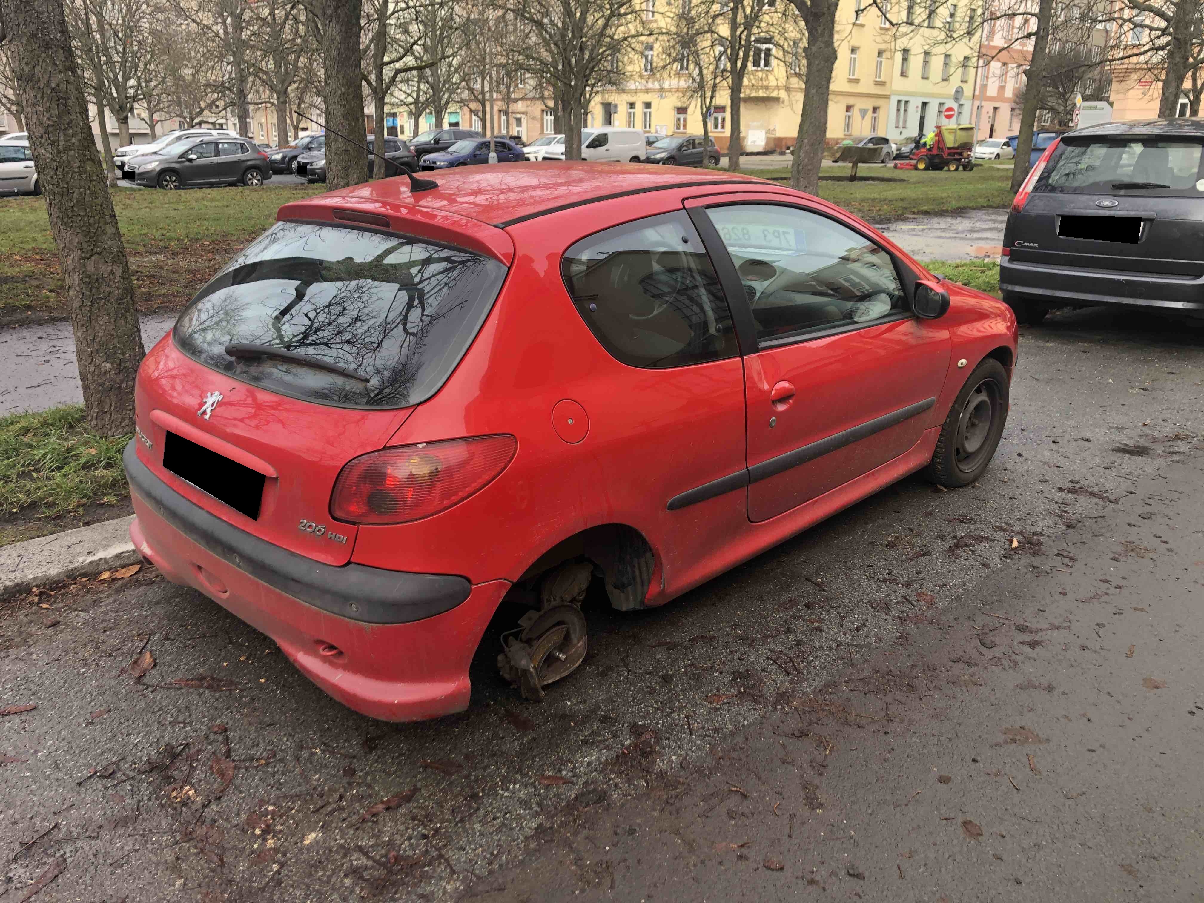 Nepojízdný automobil Peugeot