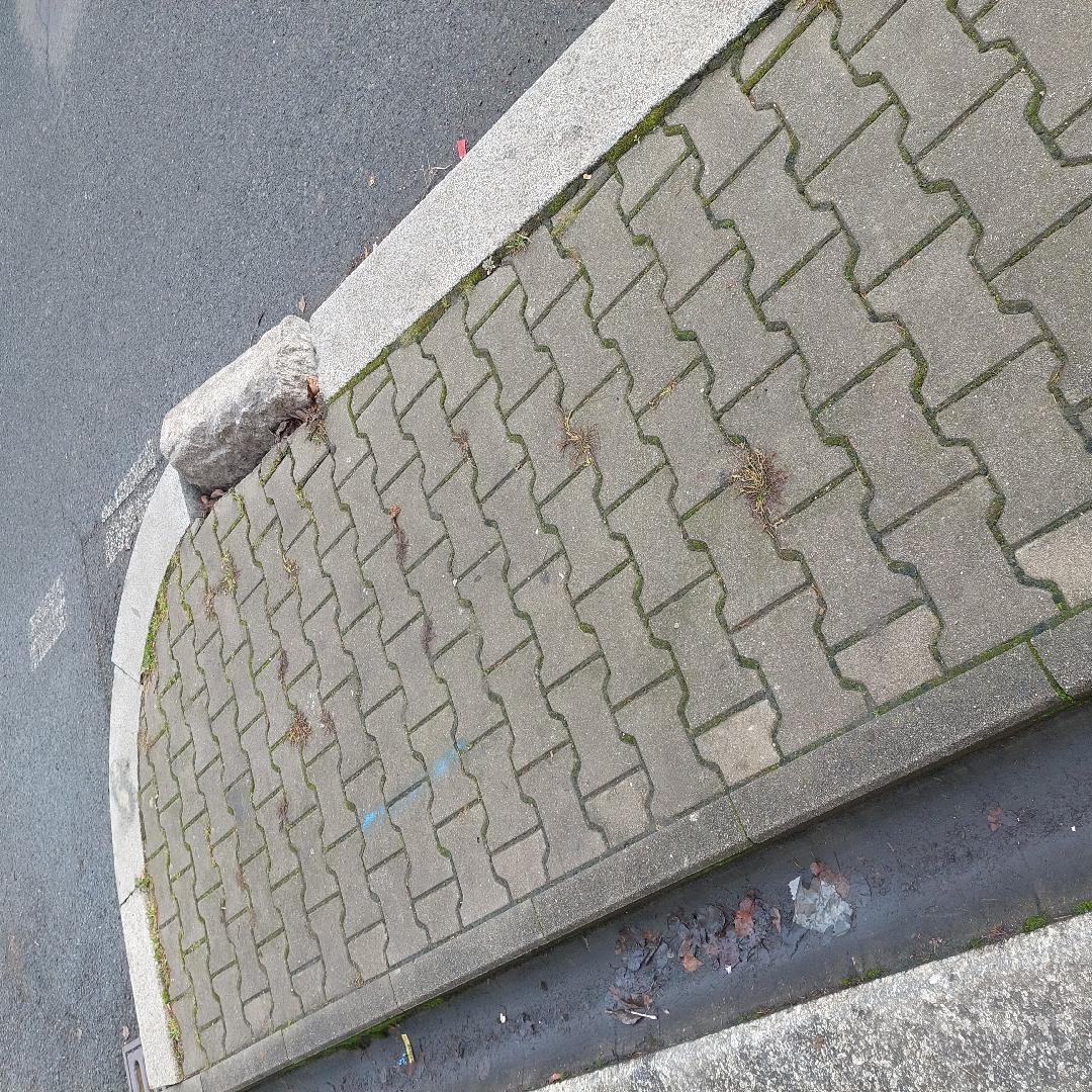 Vyvrácený obrubník