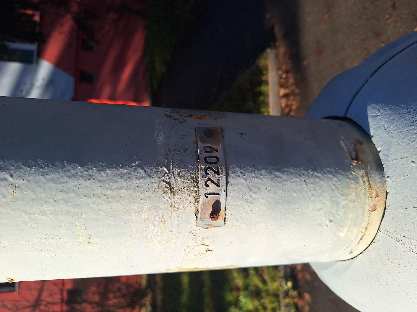 Uvolněný kryt lampy