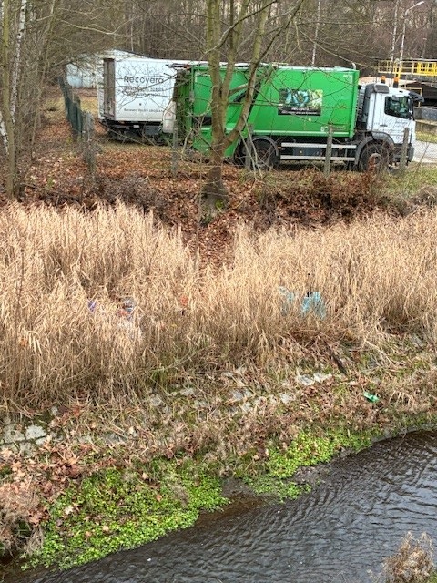 Nepořádek u čističky