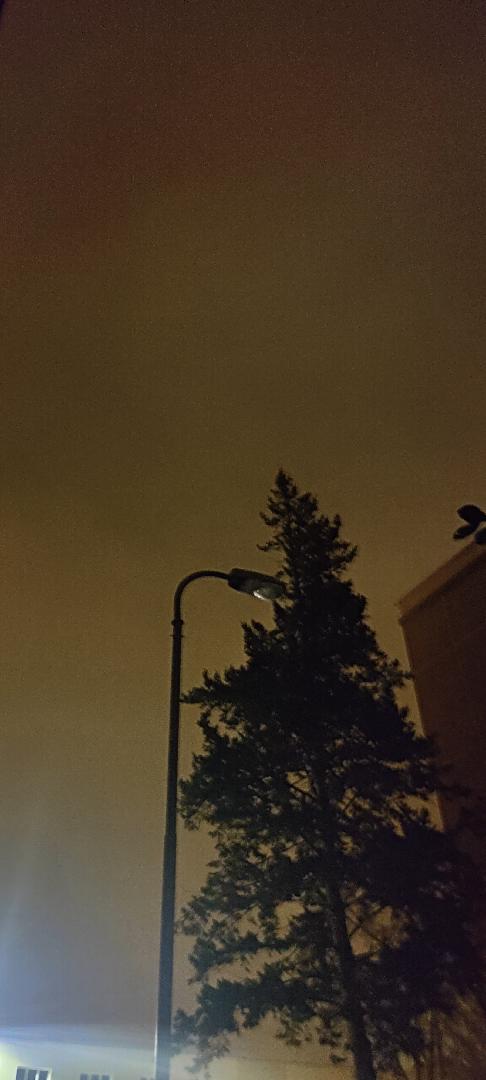 Nesvítí dvě pouliční lampy