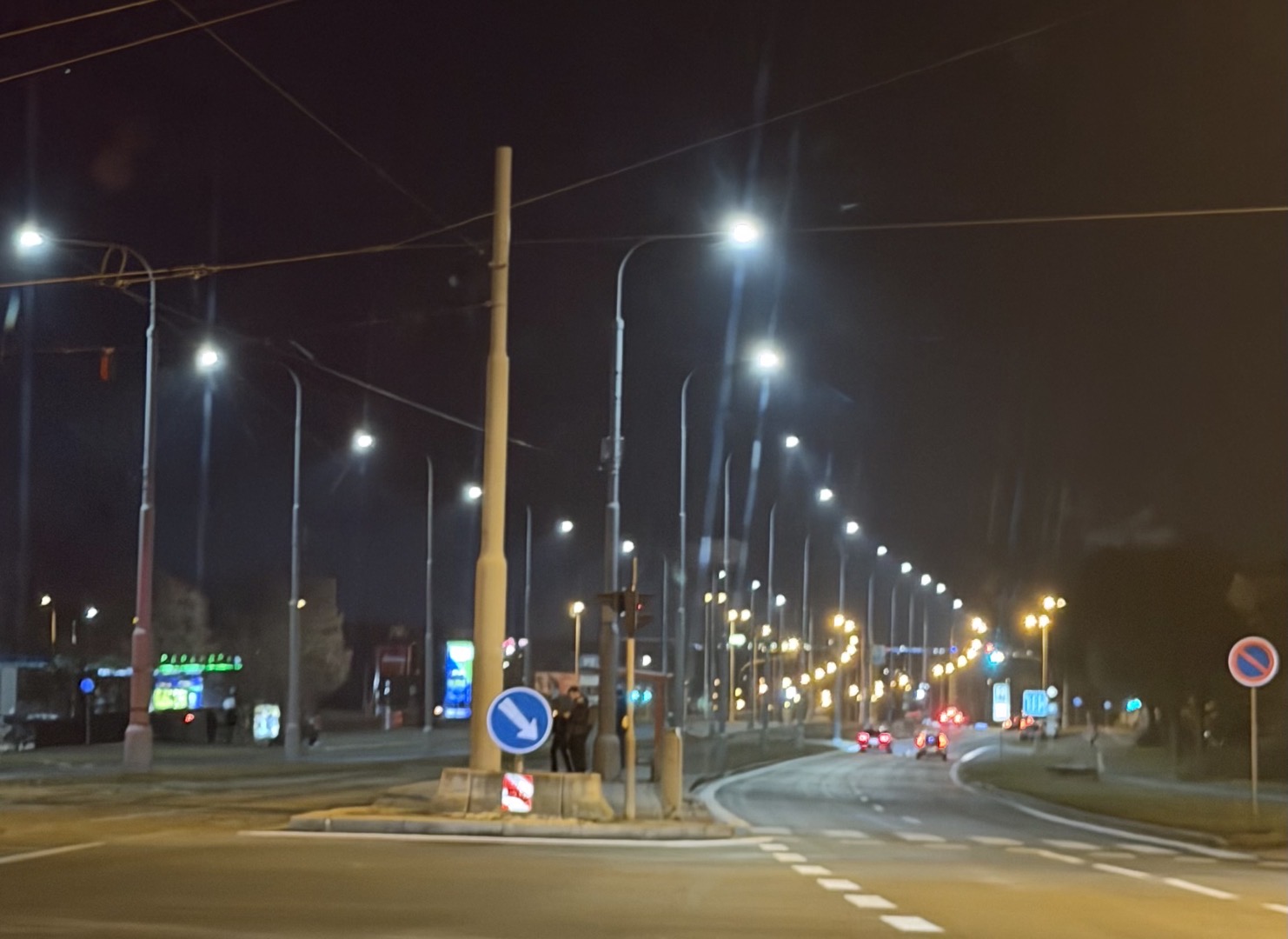 Rušivě studené světlo v noci