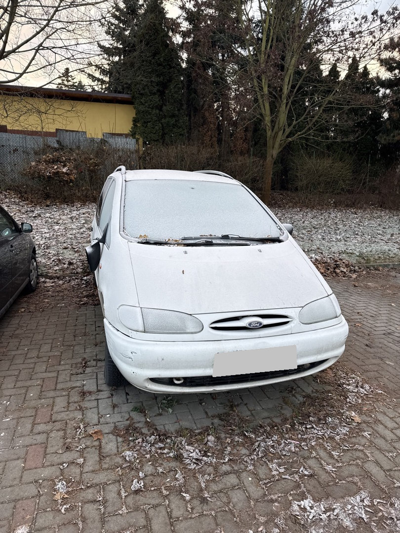 odstavené vozidlo / autovrak