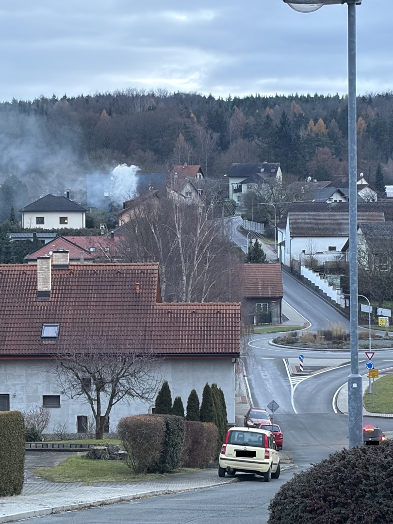 Neustálý zapáchající dým