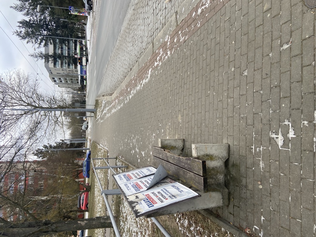 Poškozená lavička