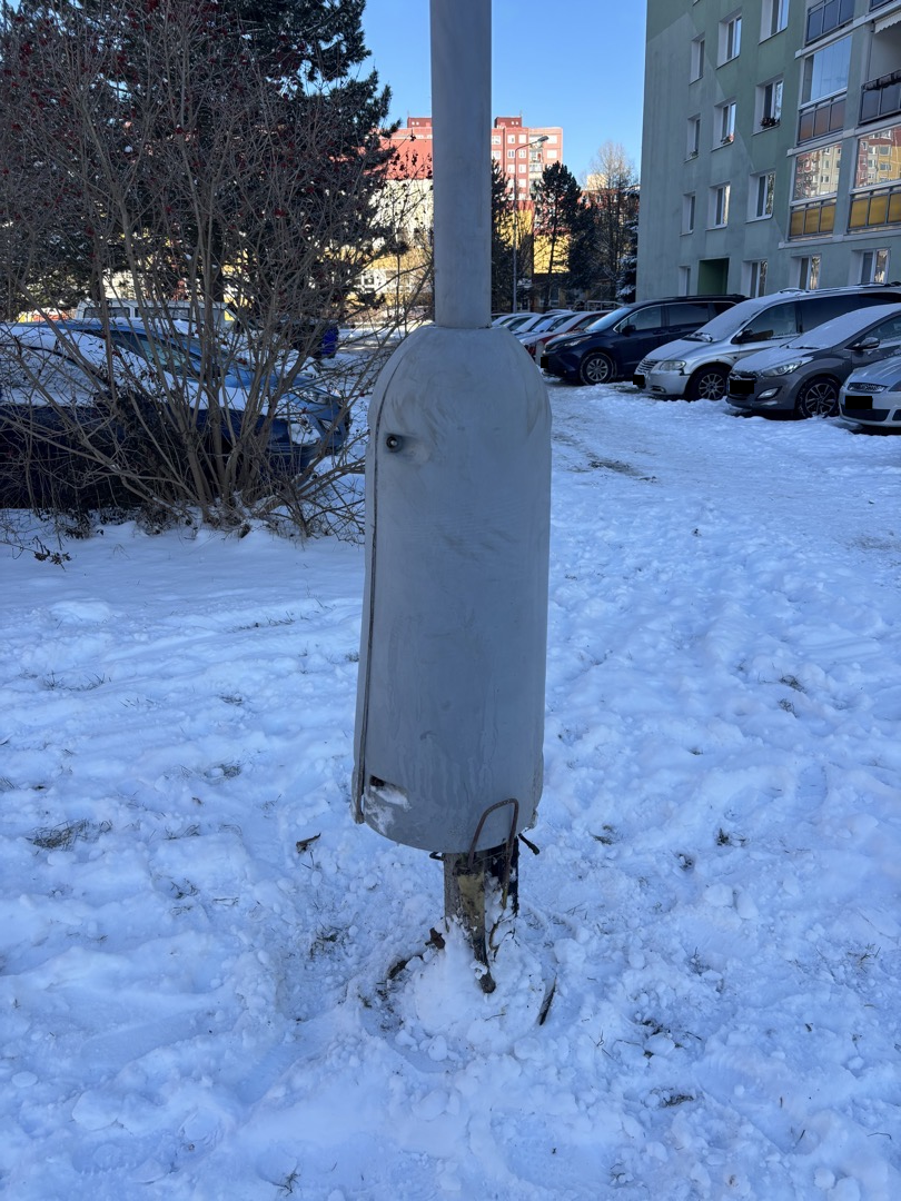 Poškozené veřejné osvětlení