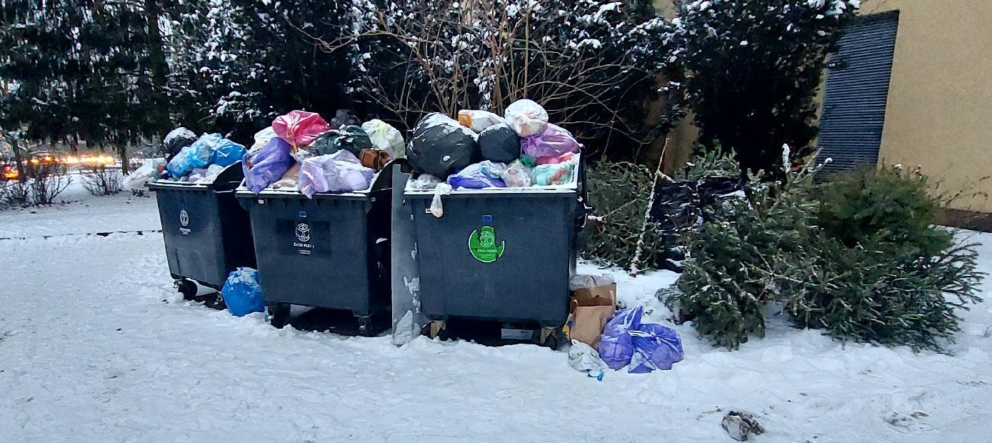 Nevyvezené popelnice