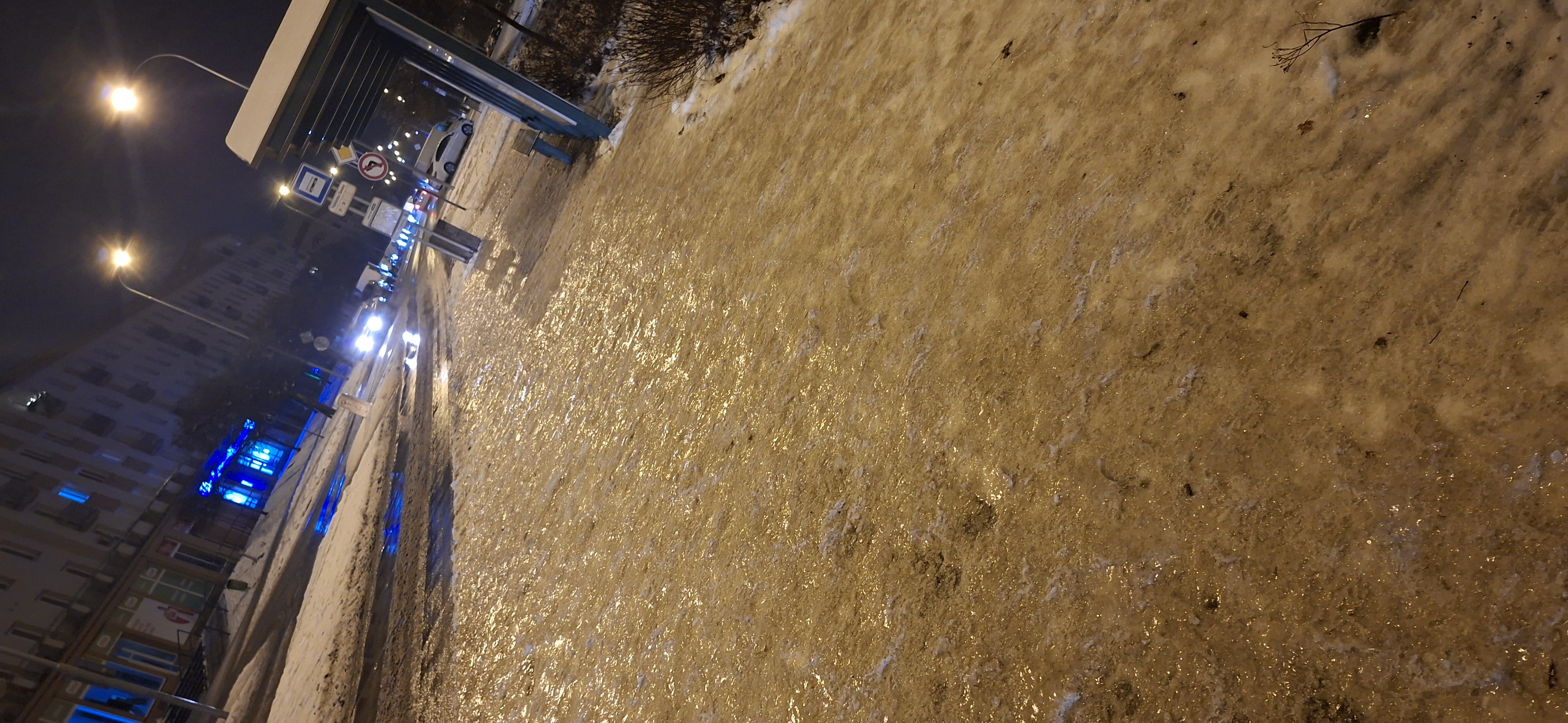 Namrzlé zastavky autobusů 30,2