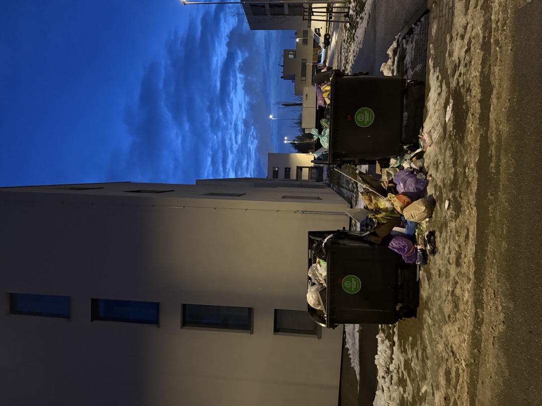 Opakující se černá skládka