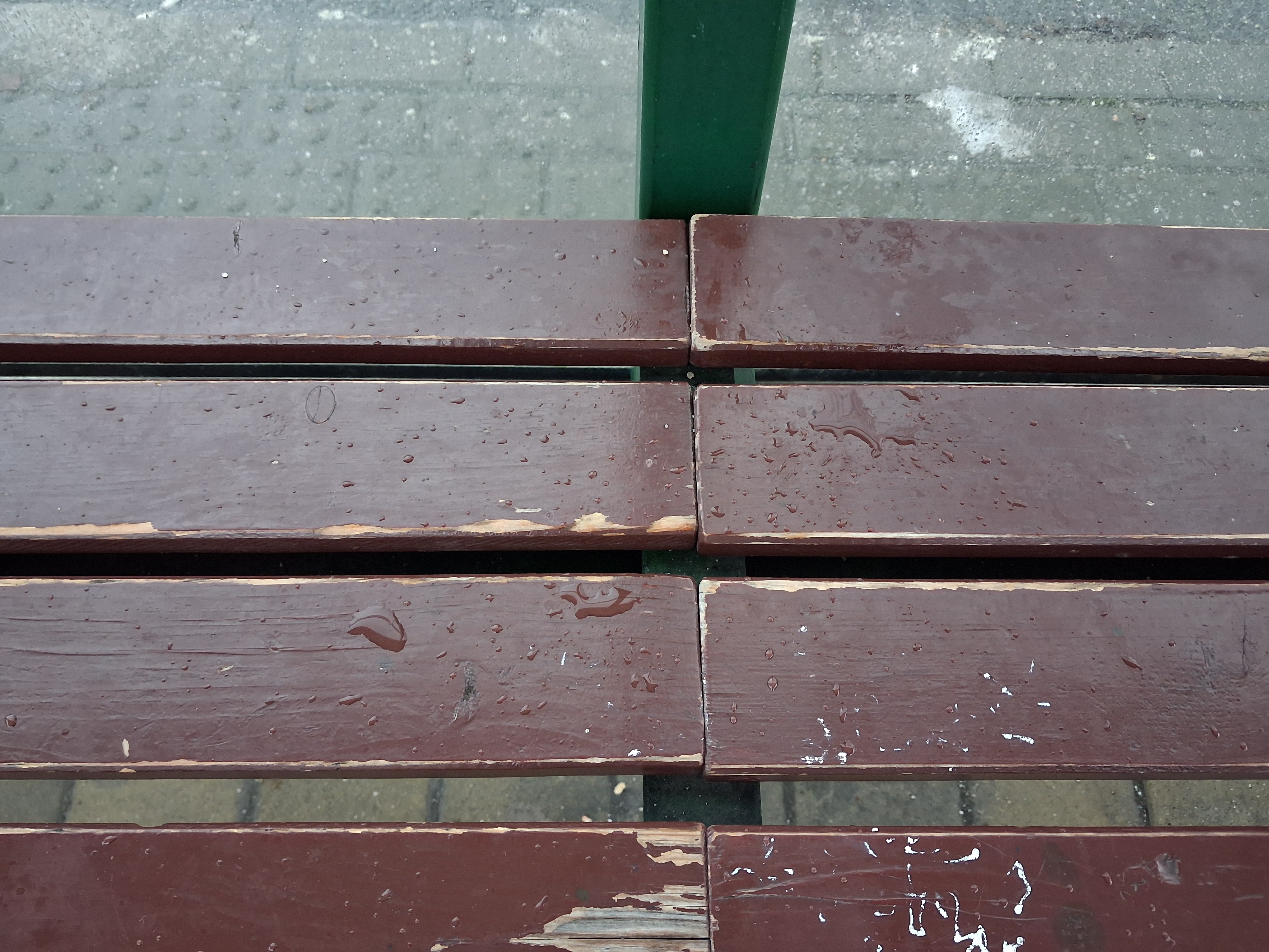 Děravé přístřešky MHD