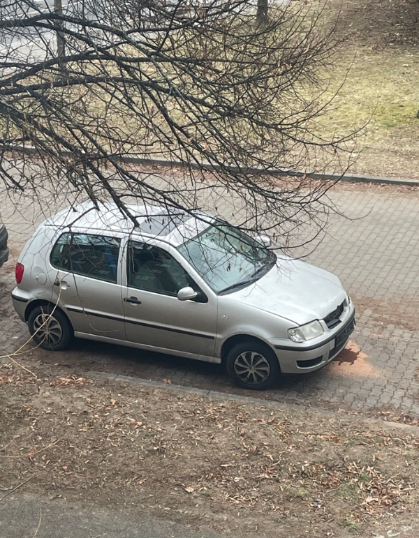 odstavené auto po nehodě