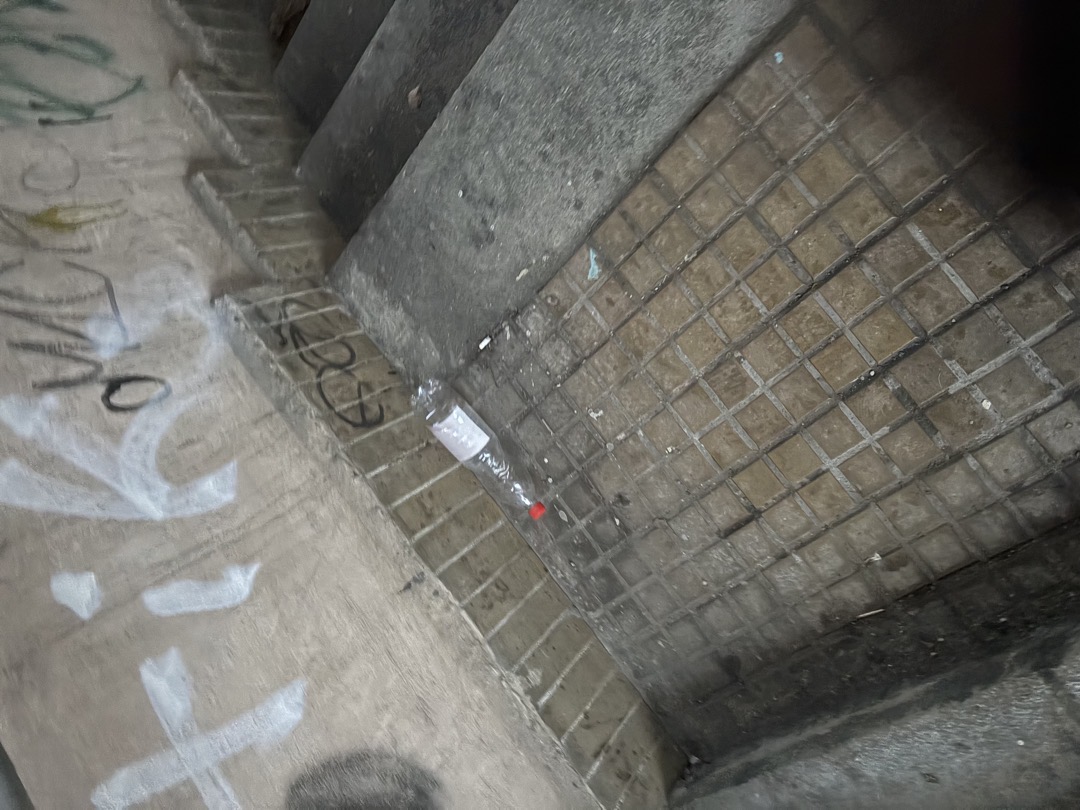 Nepořádek v podchodu