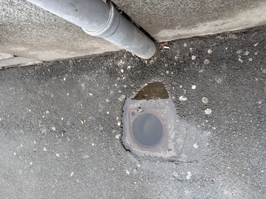 Přetékající kanál bez krytu