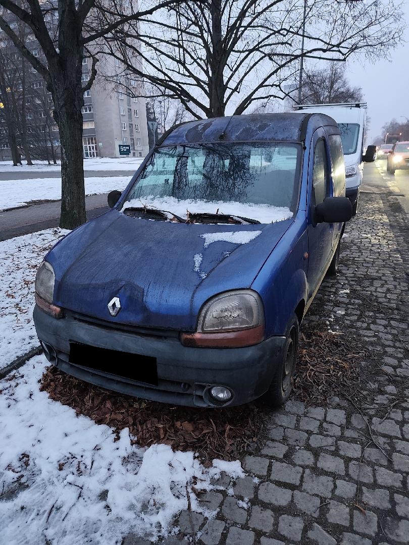 Odstavené nepoužívané auto