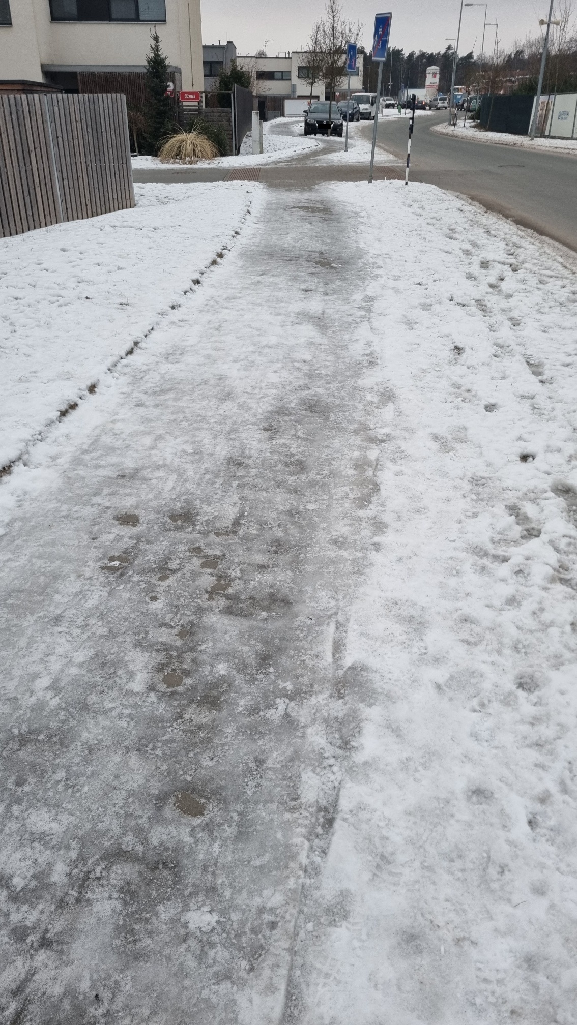 Náledí, neuklizený chodník