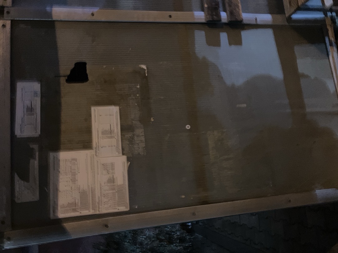 Poničené plexisklo