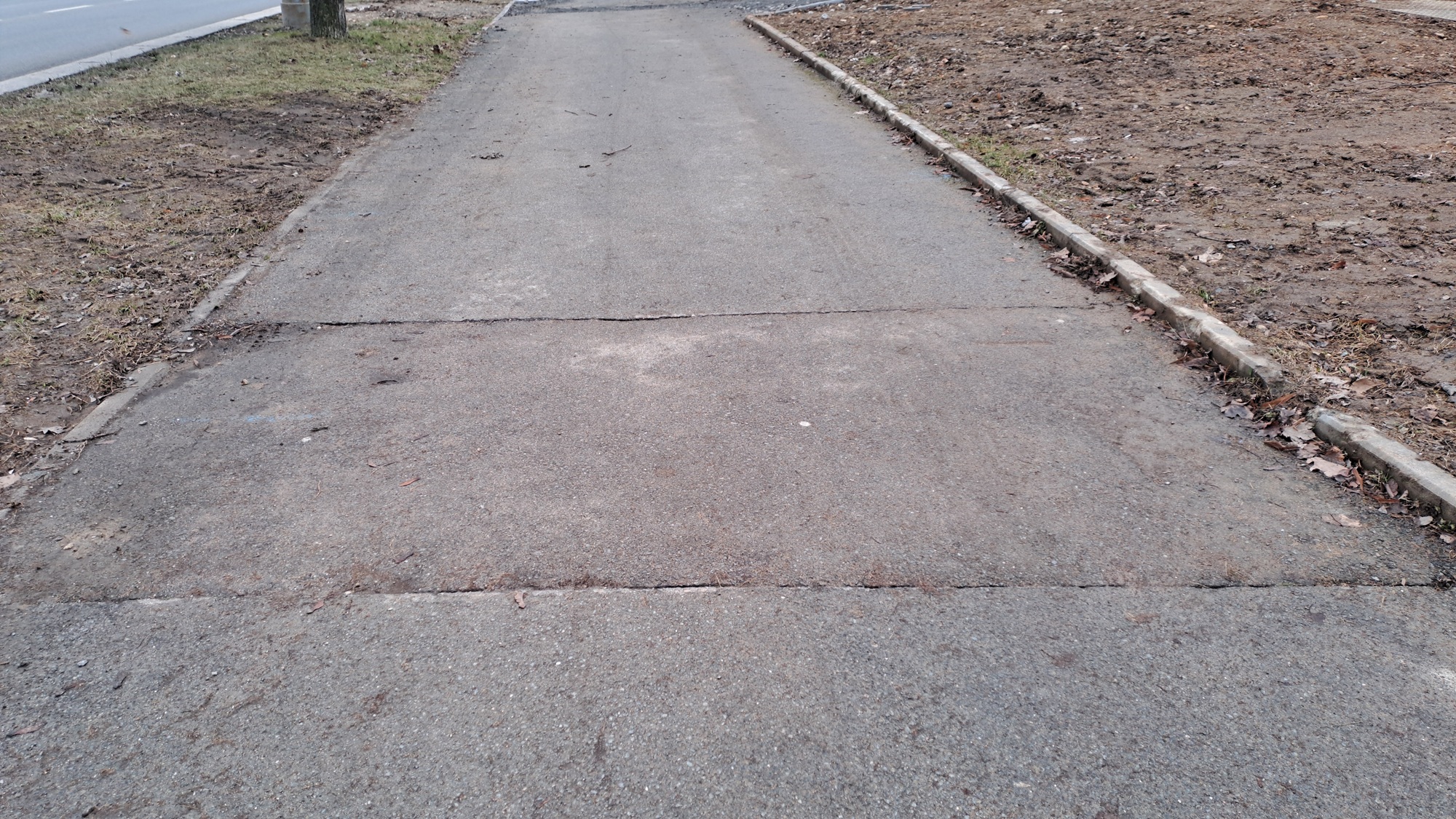 Neuklizené bláto po stavbách