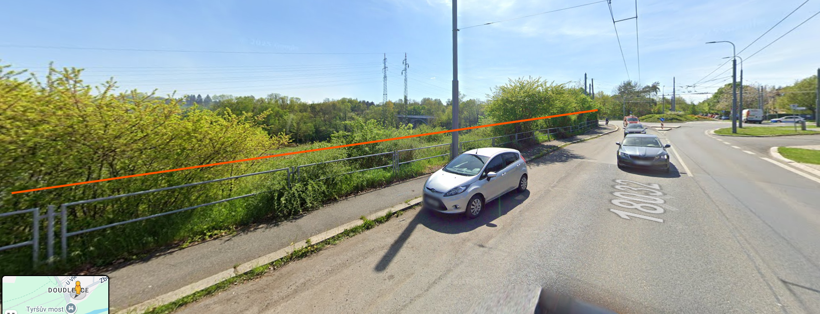 Přerostlá vegetace brání výhledu