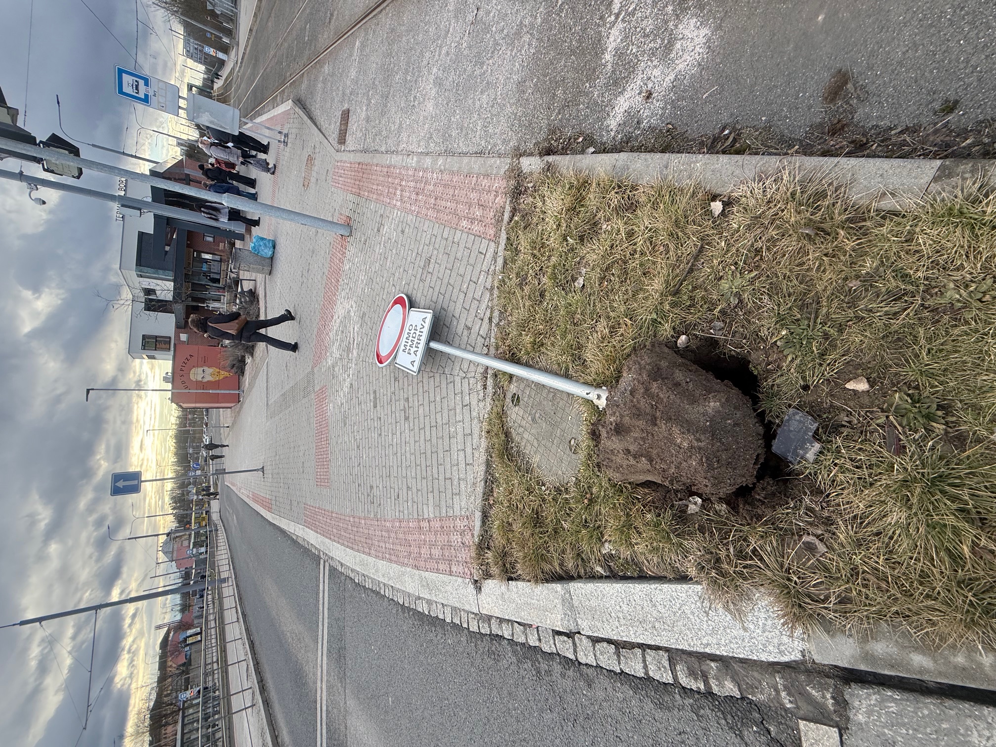 Vyvrácená dopravní značka