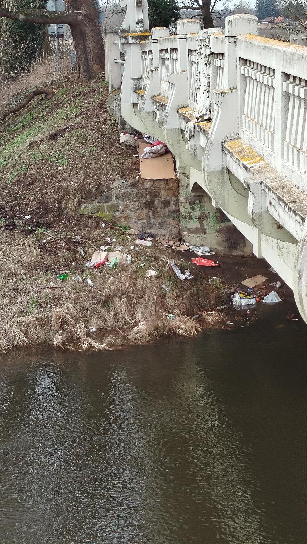 Nepořádek po bezdomovci