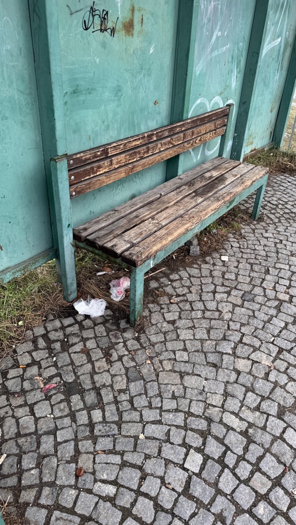 Znečištěná zastávka