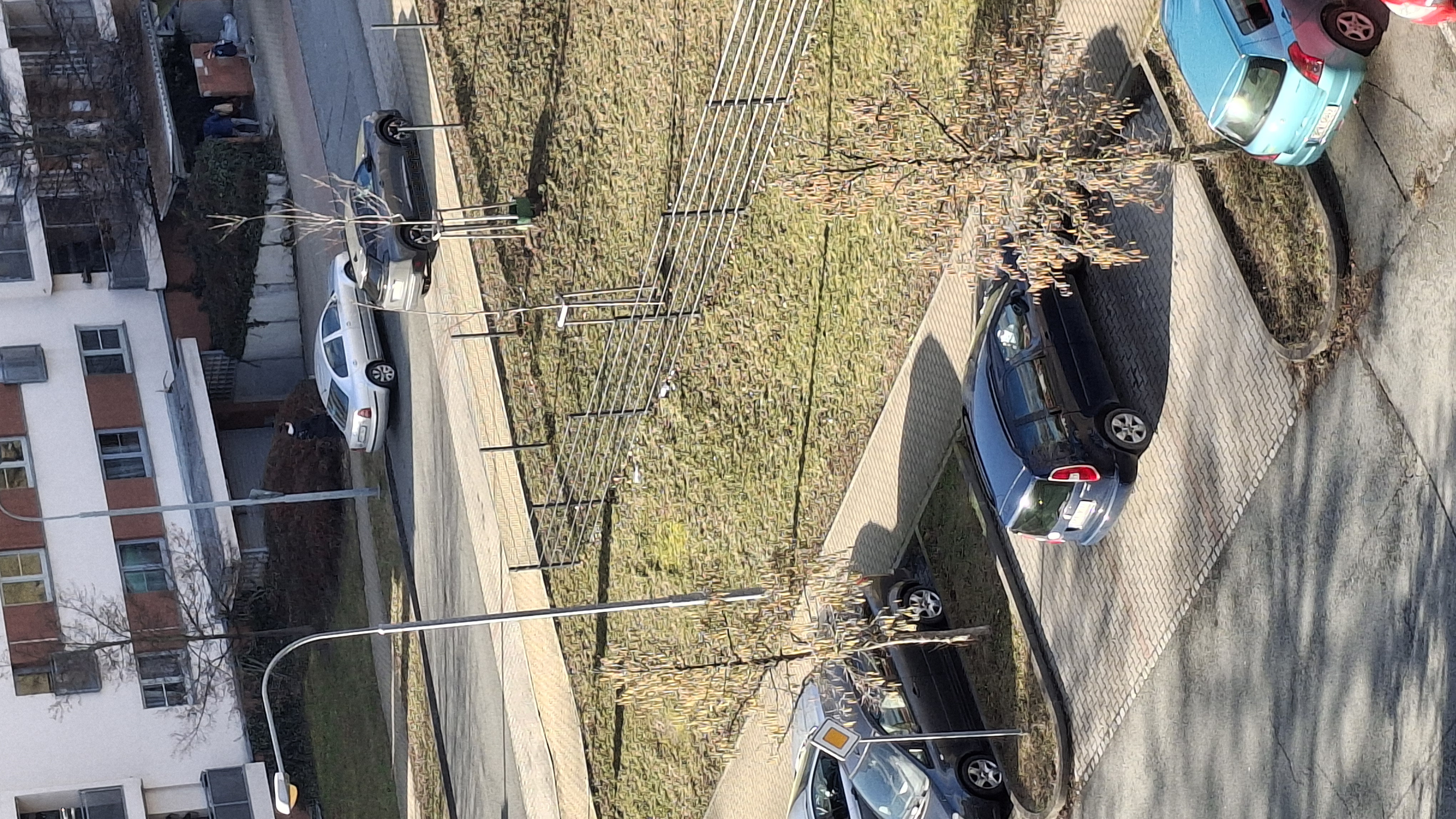 Odpadky kolem plochy Nad školo