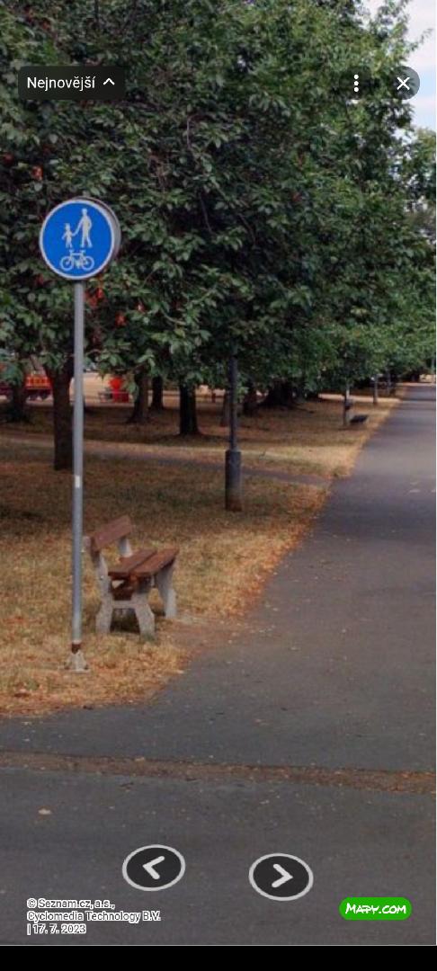 poškozená patka značky