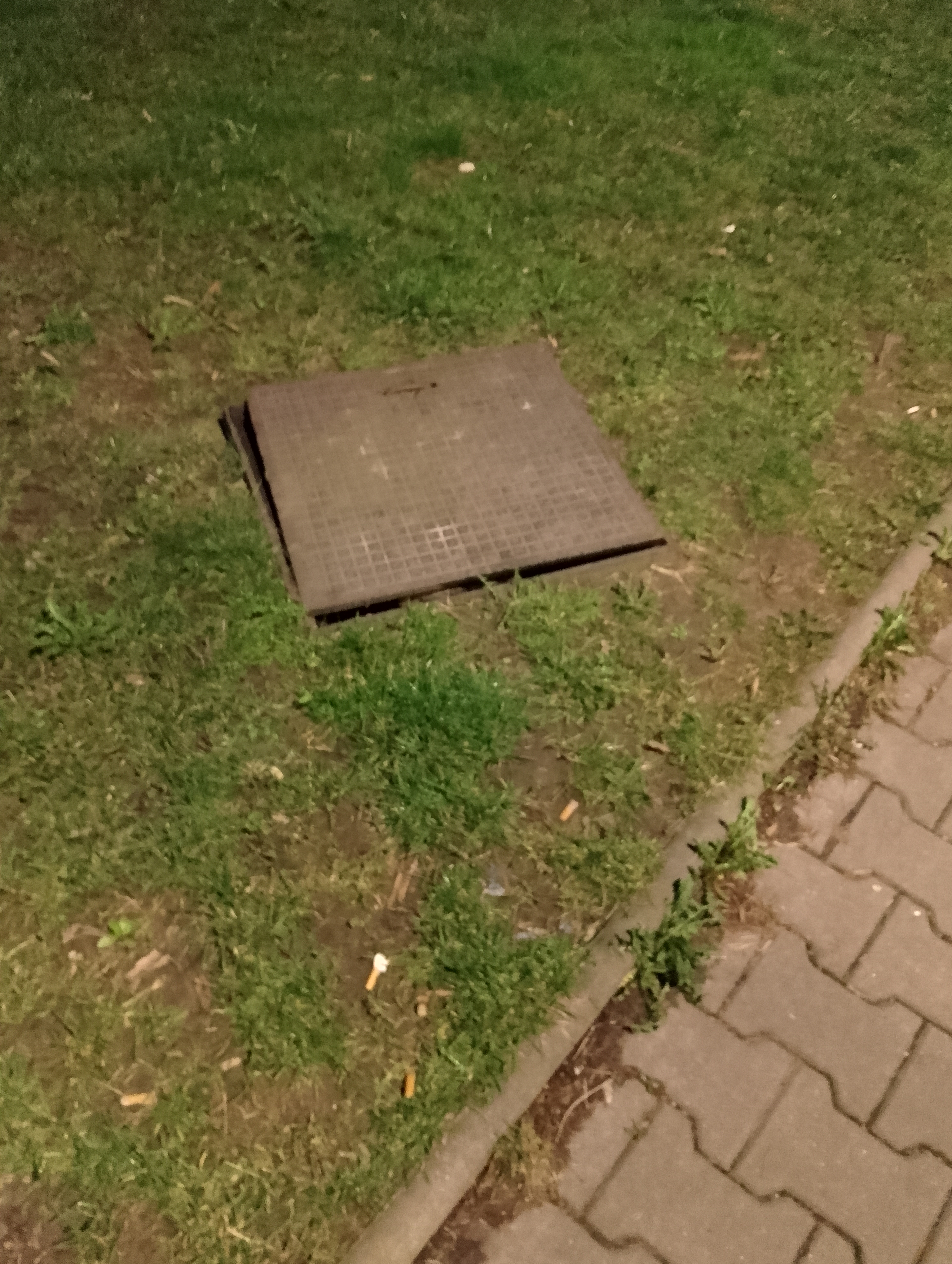 Poklop od kanálu volně