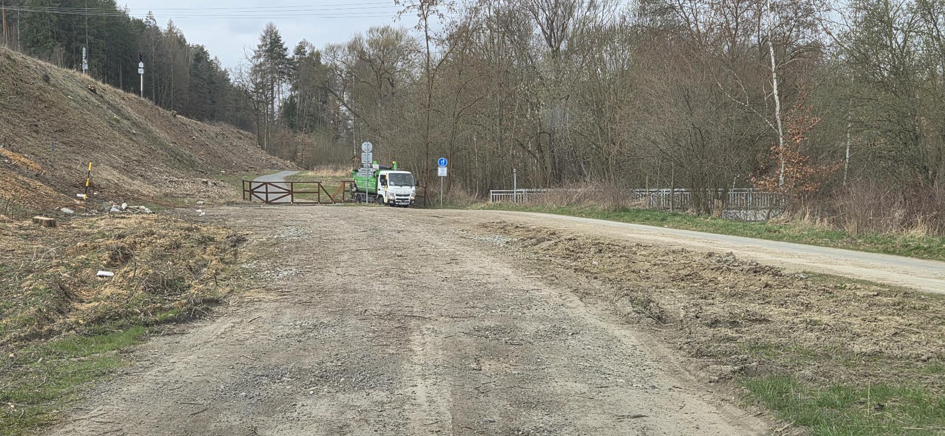 Poškozený povrch cesty