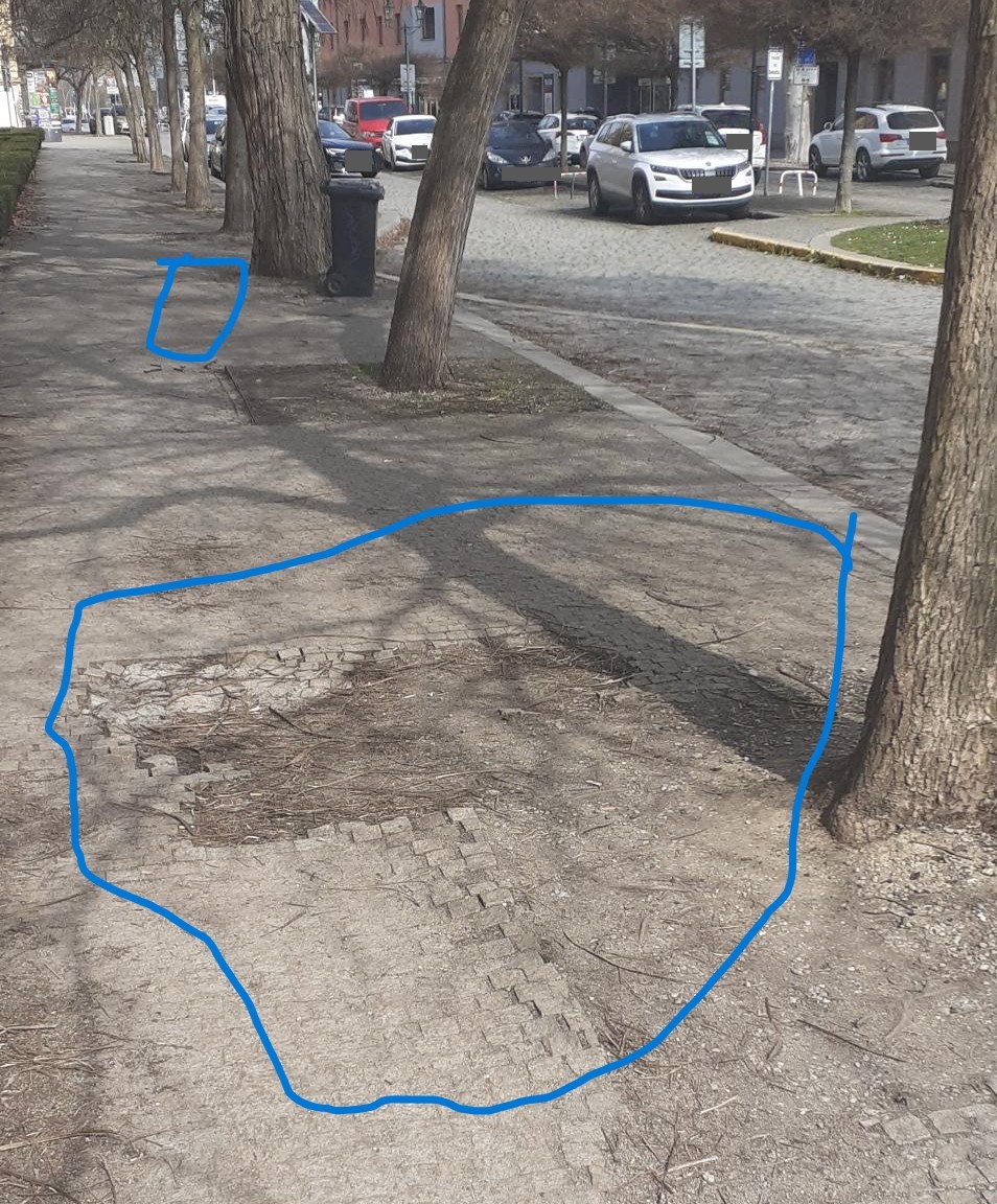 V chodníku chybí mozaika