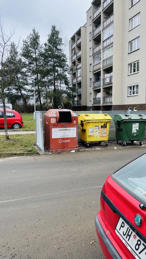 Prosim o opravu kontejneru 