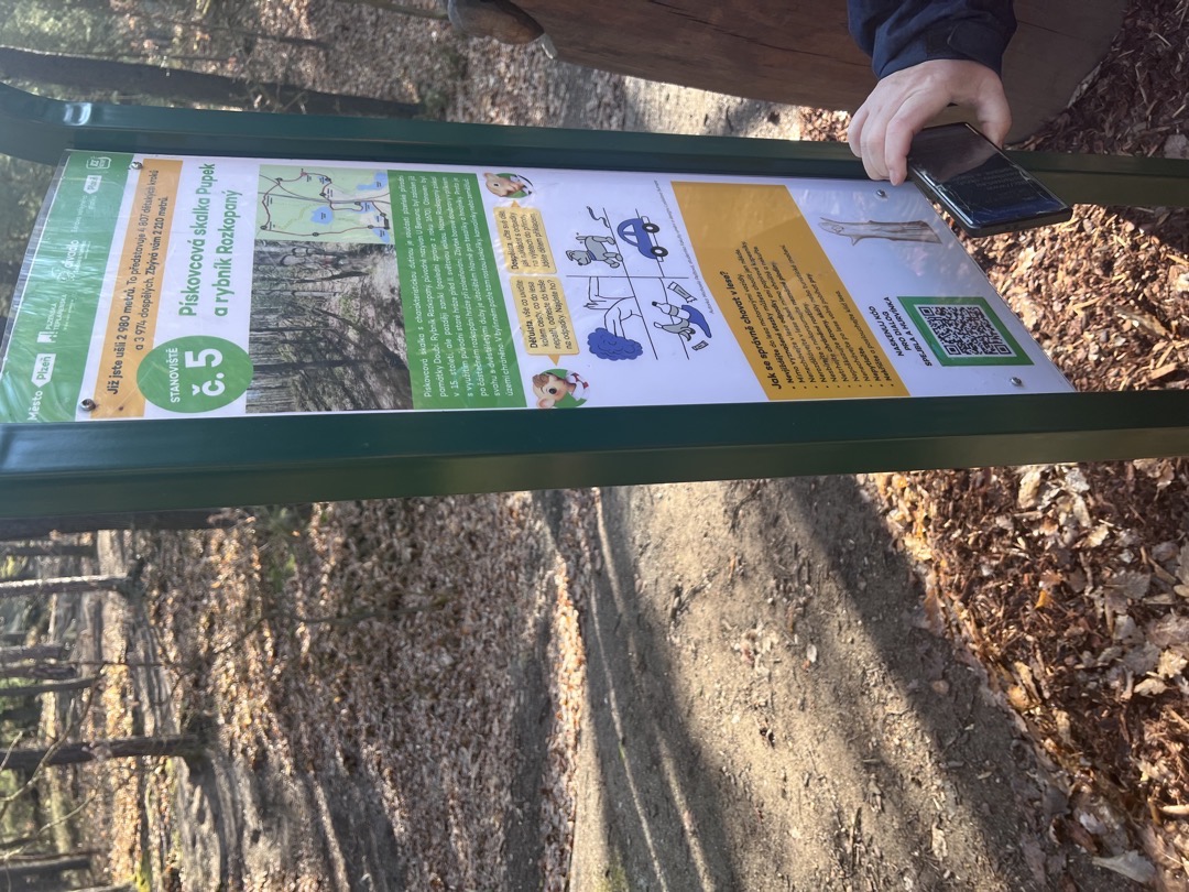 Nefunkční QR kód na Hurvínkově