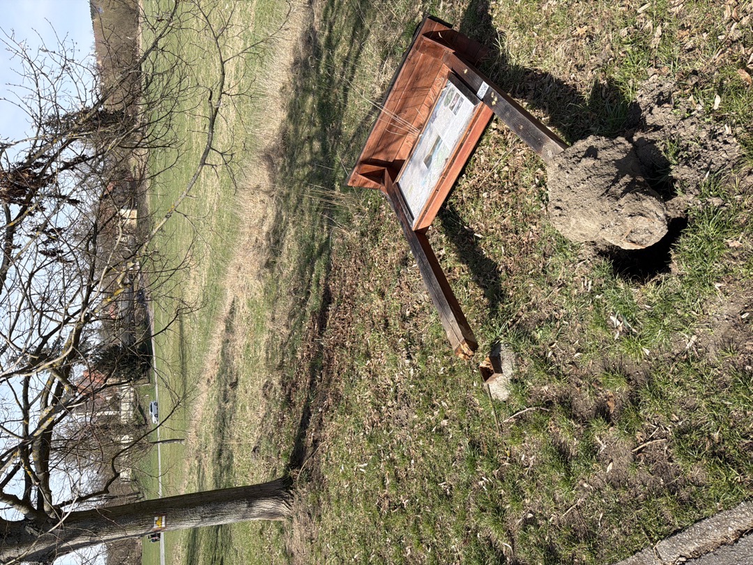 vyvrácena naučná cedule 