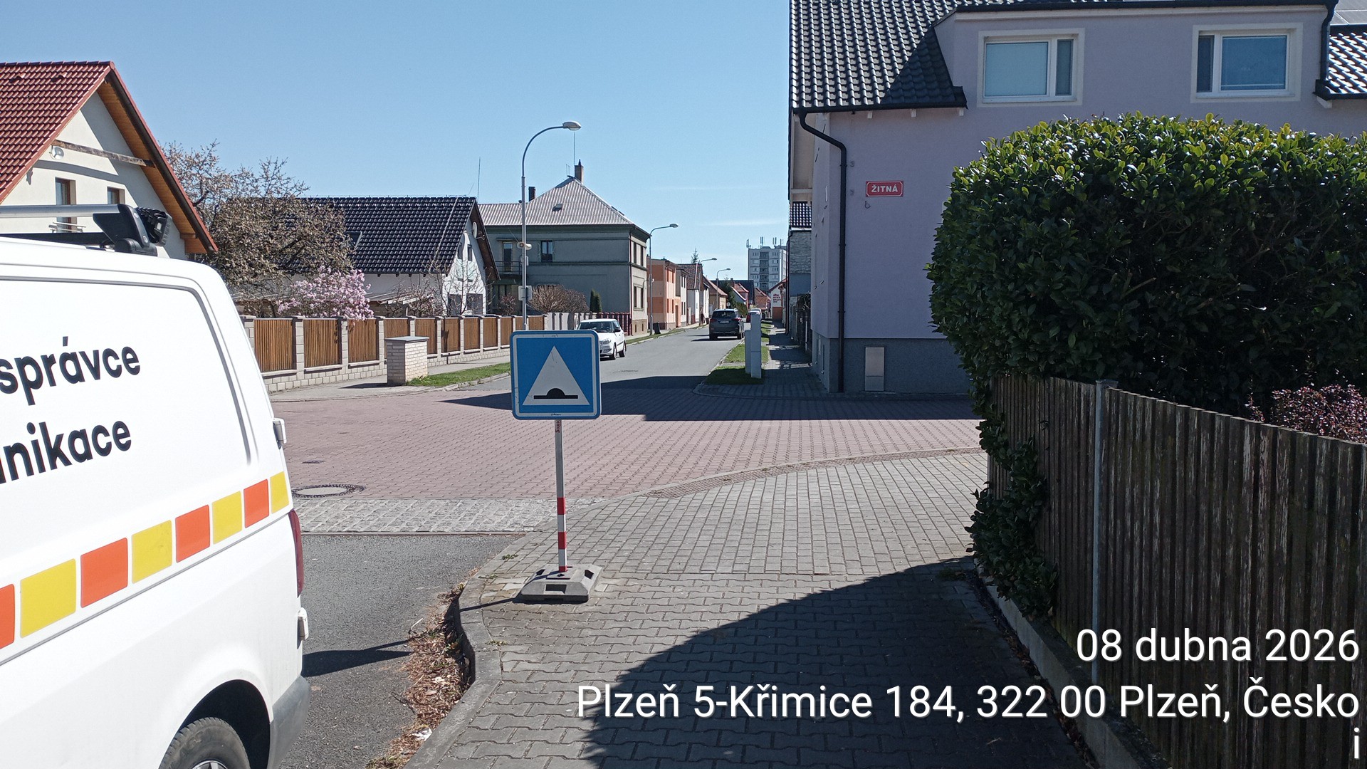 Nebezpečně nakloněná značka