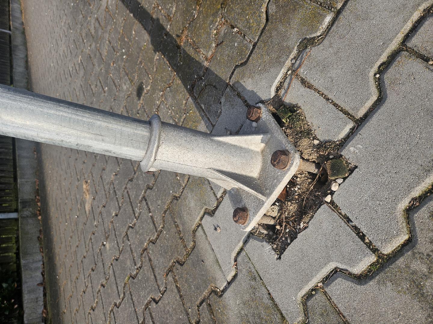 Nebezpečně nakloněná značka