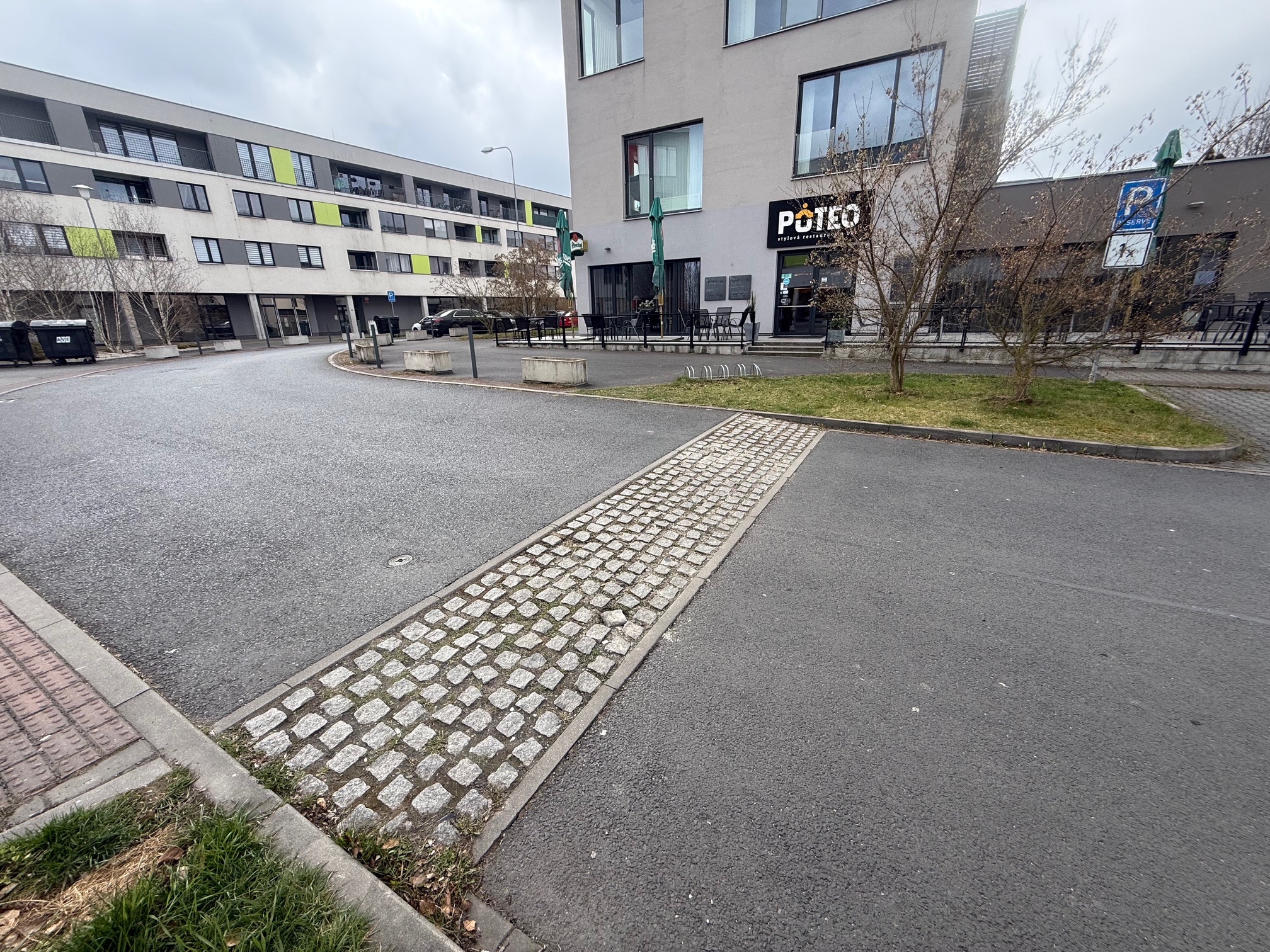 Uvolněné kostky retardéru