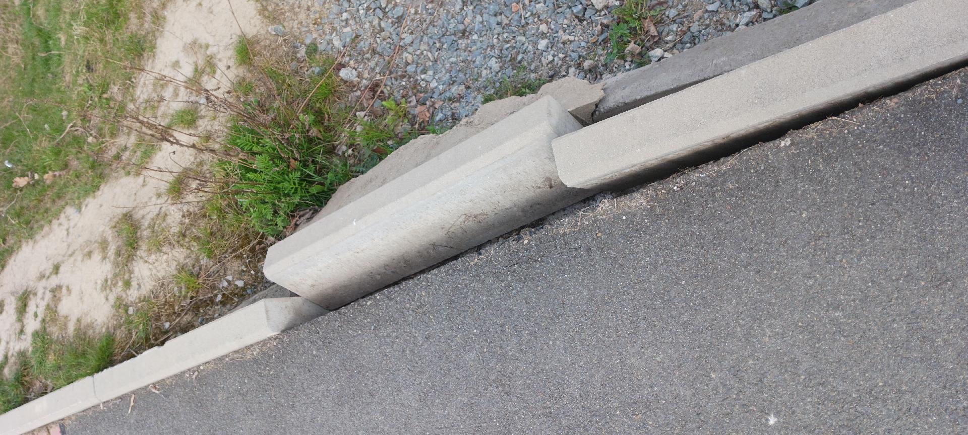 Odpadávající obrubník 