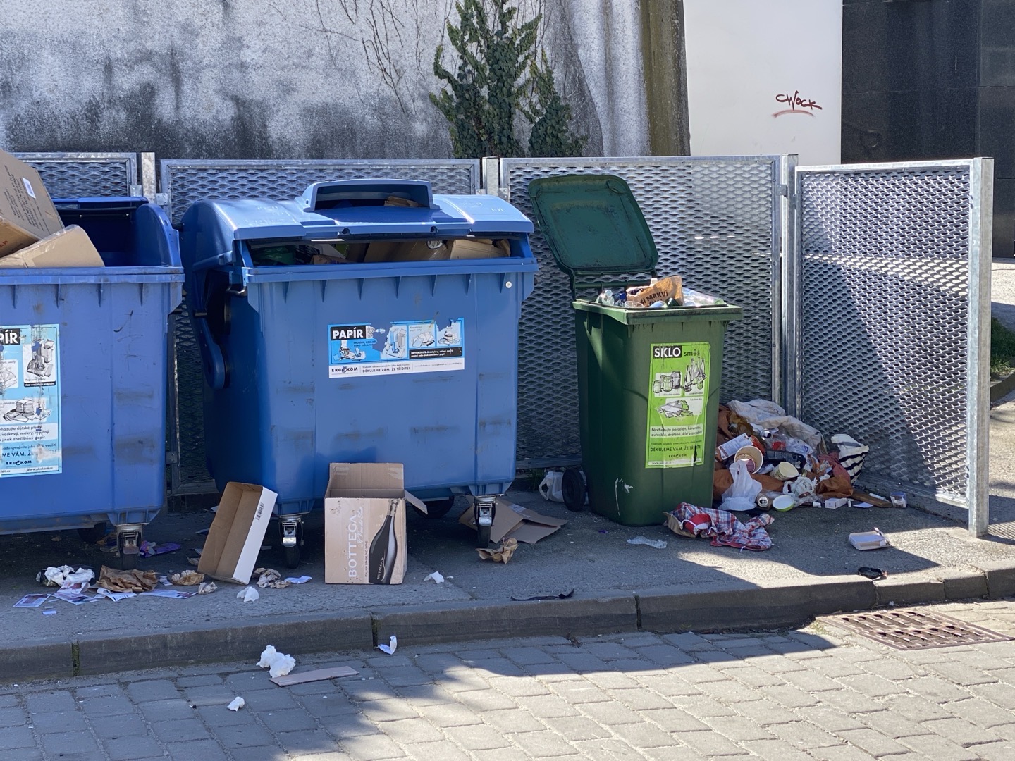 Smetiště u tříděného odpadu