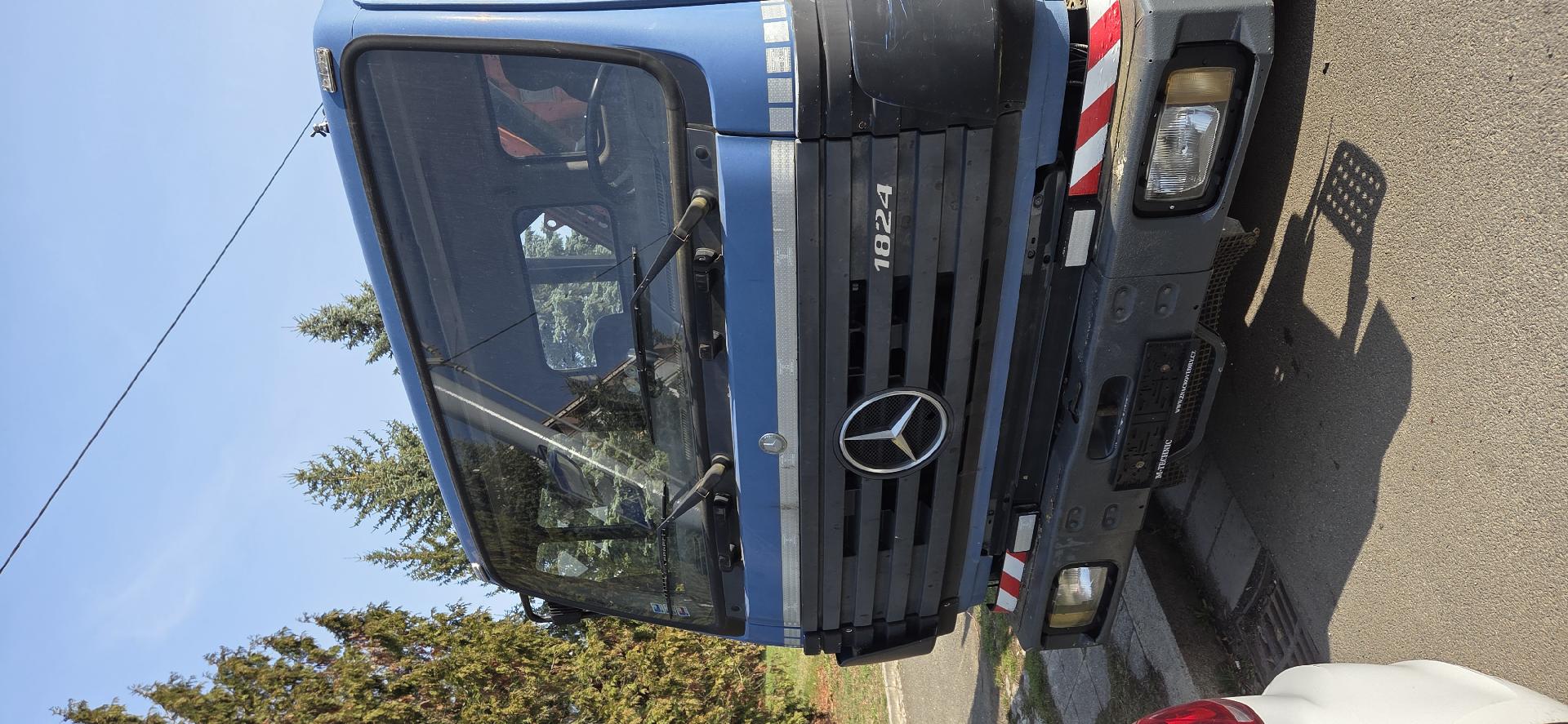 Odstavený nákl. automobil