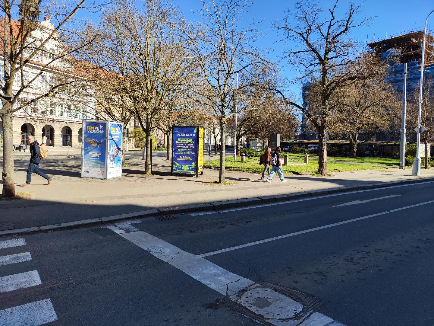 Nelegální reklama?