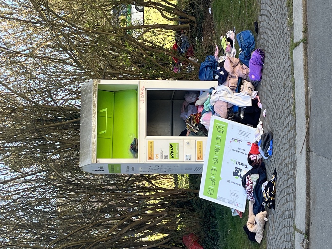 Zdevastovaný kontejner