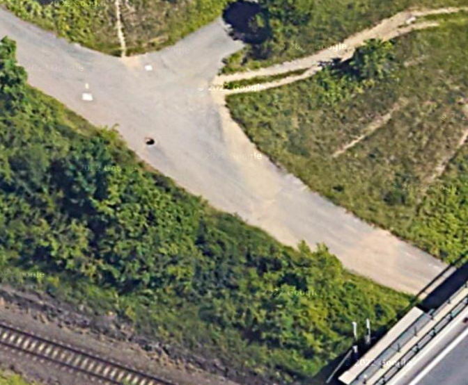 Chybějící kanálové víko cesty