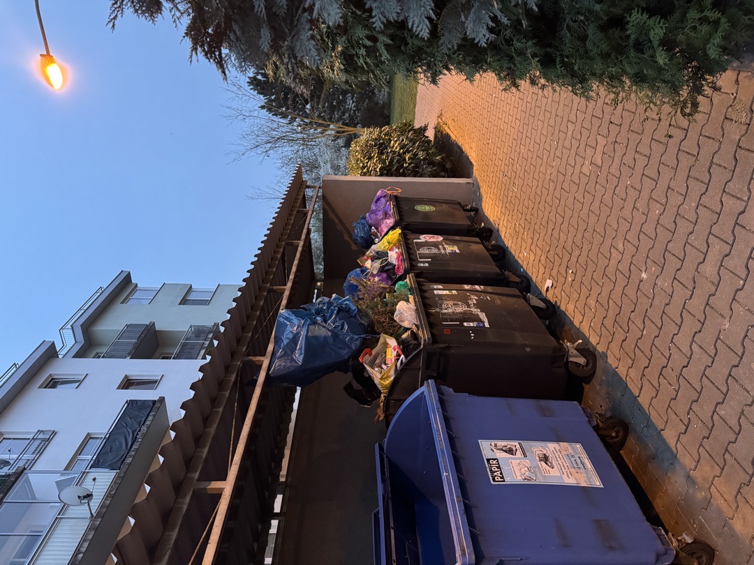 Nedostatečná kapacita nádob na